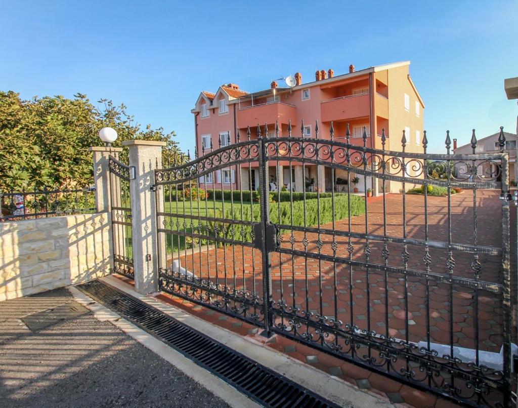 Family Friendly Apartments With A Swimming Pool Nevidjane, Pasman - 18054 Neviđane Exteriör bild